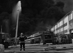 Пожар на складе лакокрасочных изделий в Самаре на протяжении двух дней был новостью федерального масштаба