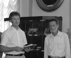 Юрий Тайдаков (слева) уходит с руководящих высот