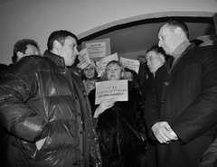 Депутат Александр Хинштейн стал инициатором собрания протестующих, чтобы выстроить открытый диалог